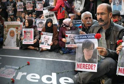 Ankara’da kendilerini polis olarak tanıtan kişilerce gözaltına alınan Özgür Gün TV programcısı ve Sur Belediye Meclis Üyesi Müjgan Ekin