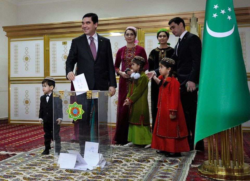 Türkmenistan’da bir garip seçim: Katılım %97.3, kazanan oy %97.7