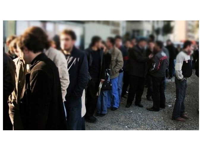 Nisan’da işsizlik arttı: Her 4 gençten birisi işsiz