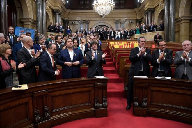 Katalonya’dan bağımsızlık ilanı, İspanya’dan ‘doğrudan yönetim’ kararı