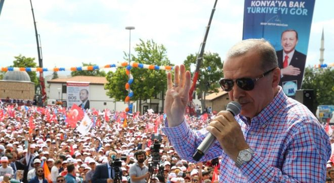 Economist: Erdoğan zayıflattığı TL’yi vatanseverlerin kurtarmasını istiyor