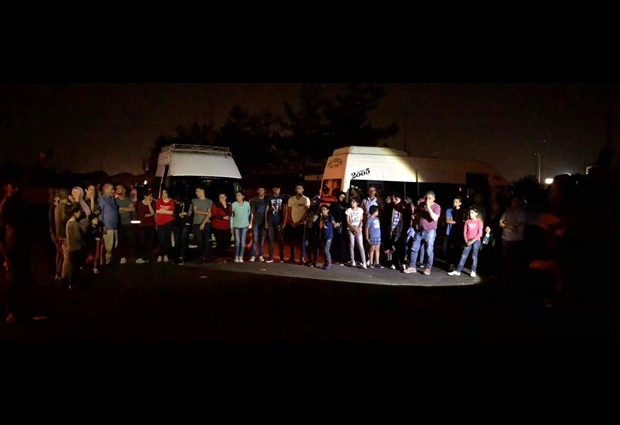 Depoda zorla tutulan 60 göçmen kurtarıldı