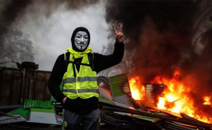 Fransa’da Sarı Yelekliler yine sokakta