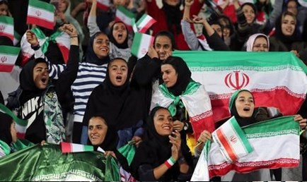 İranlı kadınlar maç biletlerine hücum etti
