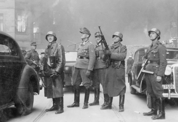 Nazi, Varşova Getto direnişi lideri ve tarihin intikamı / Martin Smith