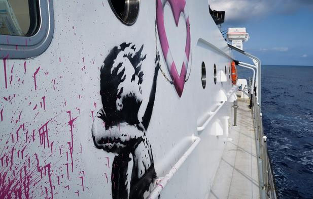 Banksy insani yardım gemisi satın aldı