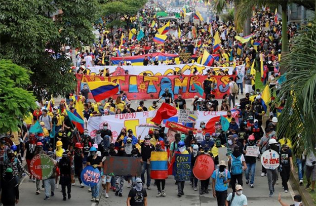Kolombiya’da protestoculara karşı ordu sokakta