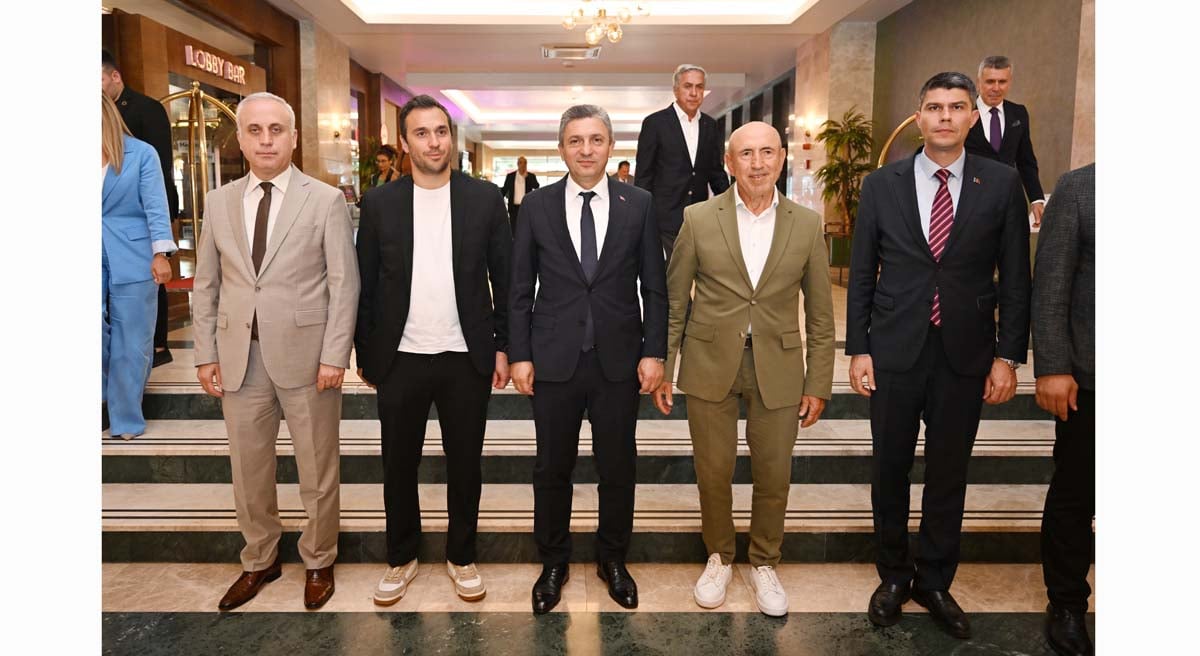 Antalya Valisi Hulusi Şahin AKTOB'un 29 Nisan'da Mehasaray Otel'de düzenlediği değerlendirme toplantısında