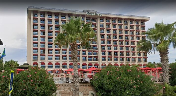 Sayıştay raporunda Megasaray Otelin 13 bin metrekareden daha fazla bir kısmının imara aykırı olduğu tespitine yer verildi.