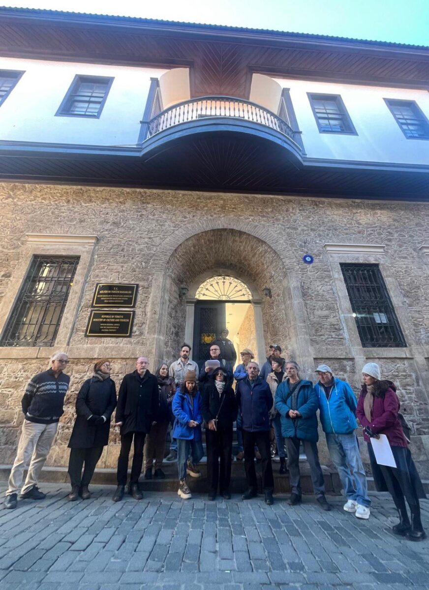 Platform üyeleri Koruma Bölge Kurulu önünde basınn açıklaması yaptı, taleplerini yetkililere iletti (5)